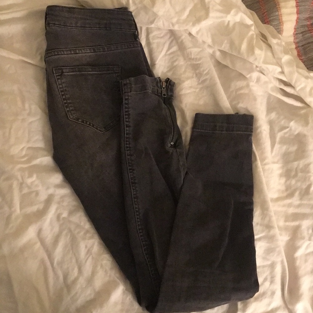 Gray moto skinny jeans